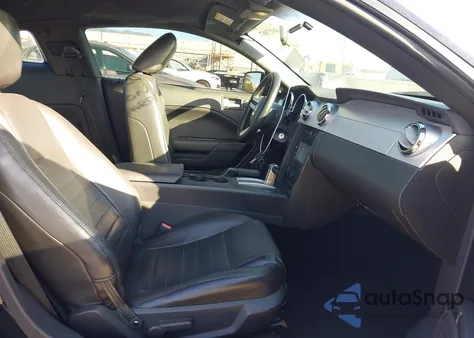 2005 Ford Mustang Gt Deluxe/Gt Premium z USA, uszkodzony, nr VIN 1ZVHT82H655141464